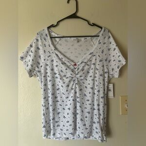 Green Goddess NWT V-Neck XXL 2XL Curvy Girly Cottagecore Red Rose Accent